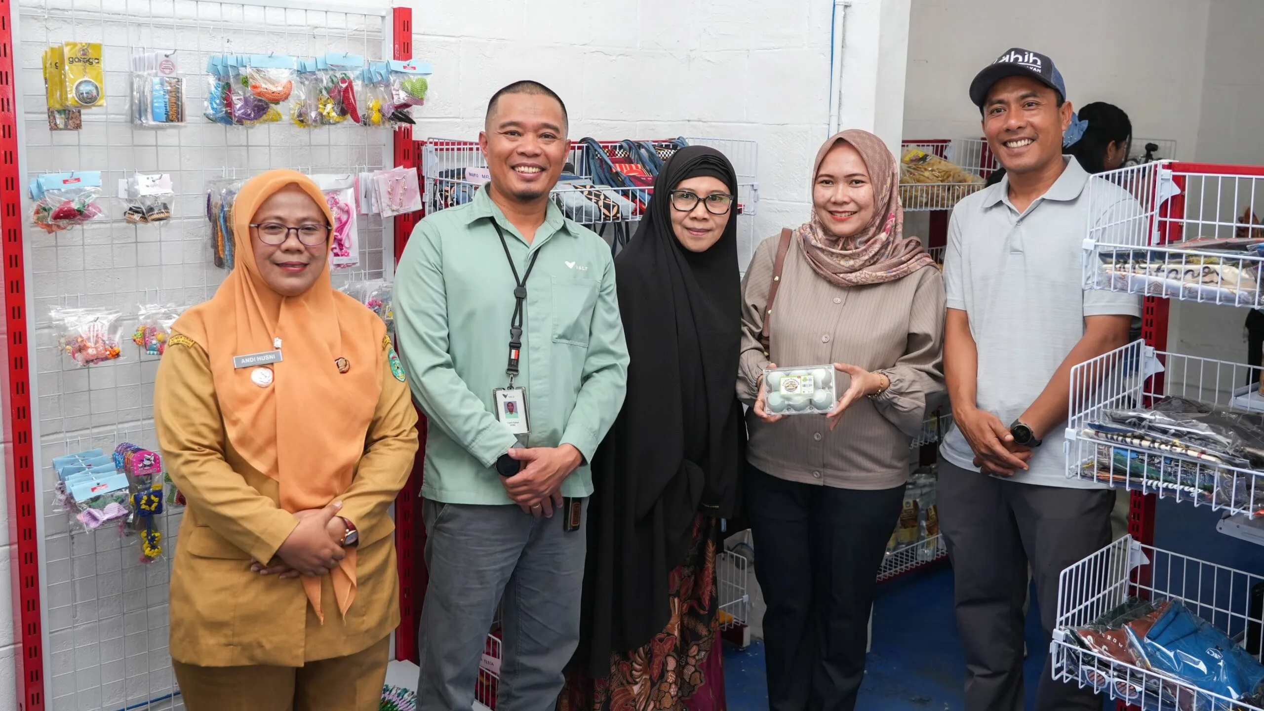 Dari Tambang ke Pasar: UMKM Lokal Berkembang Lewat Rumah Oleh-Oleh Telaloa
