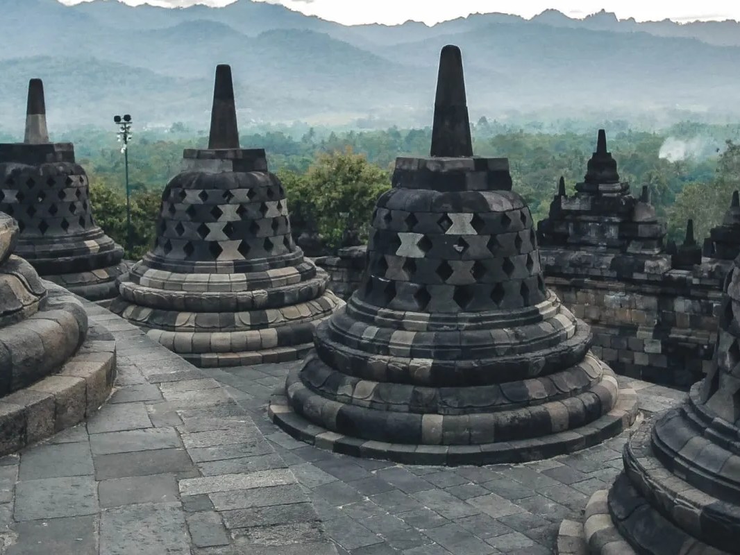 Wisata Berkelanjutan di Candi Borobudur Lewat Tiket dan Kendaraan Listrik