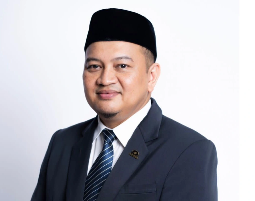 Pertumbuhan Melambat dan Krisis Daya Saing