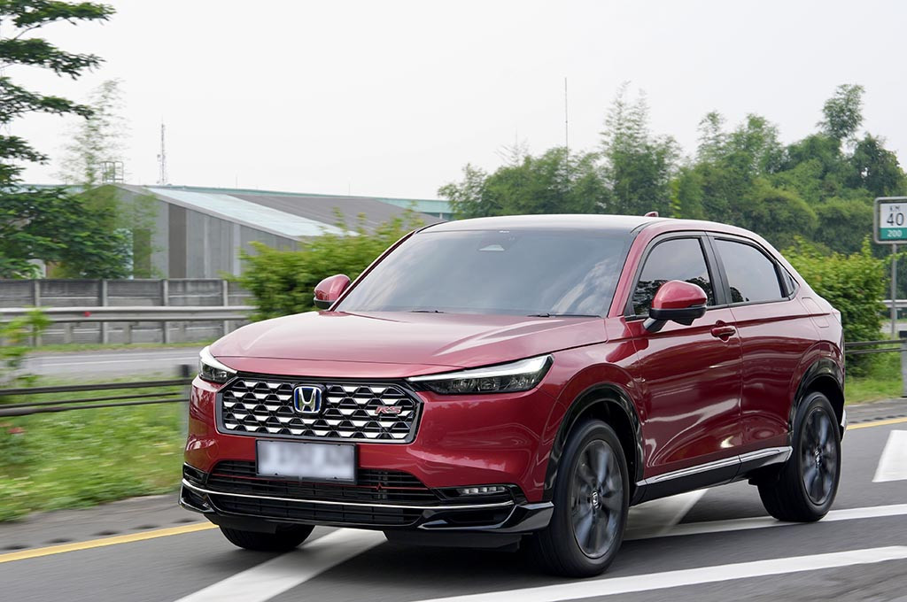 Honda HR-V E+ vs HR-V RS e:HEV: Pilih Bensin atau Hybrid?