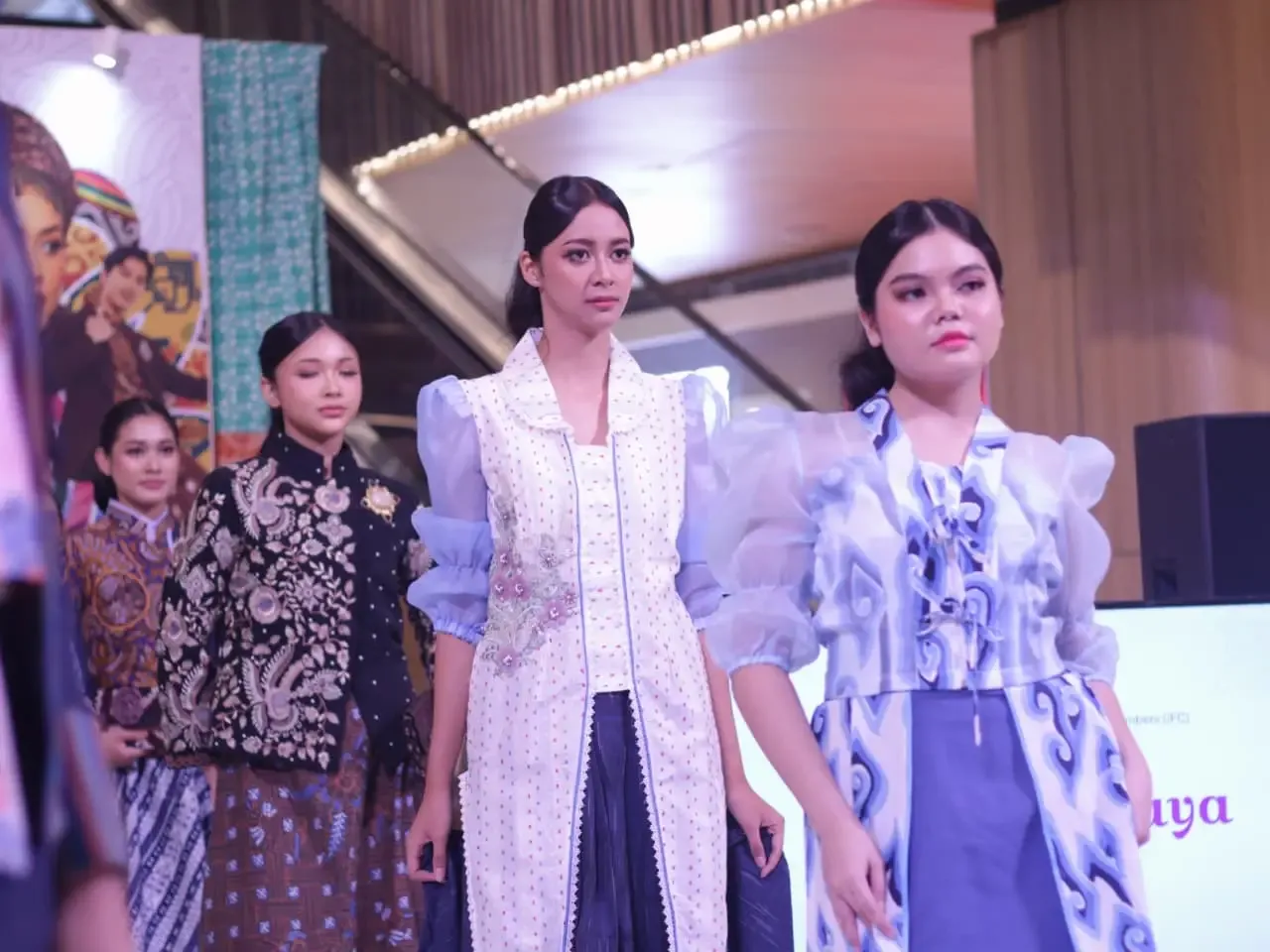 Festival Batik: Mencanting Tradisional Jadi Acara Keluarga Besar