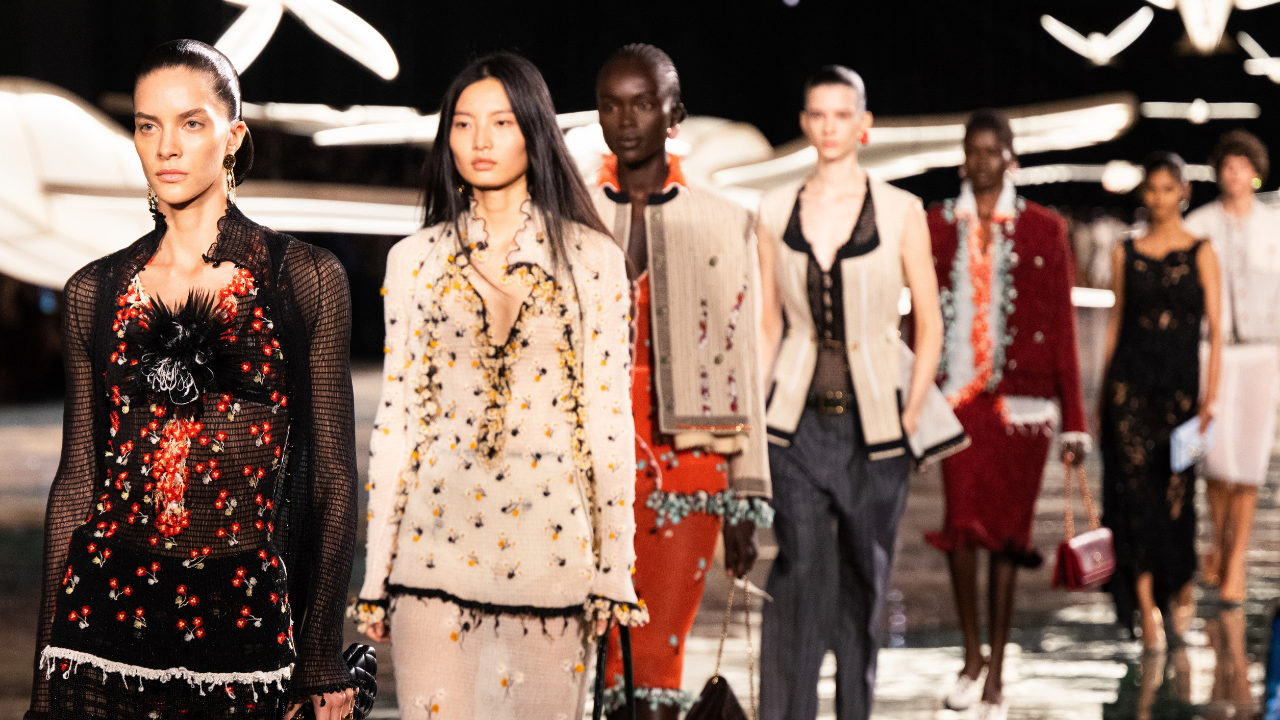Matthieu Blazy dan Kebebasan Chanel di Runway Paris