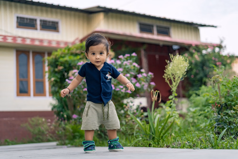 Latihan Kaki Bayi agar Kuat Berdiri: Panduan Bertahap