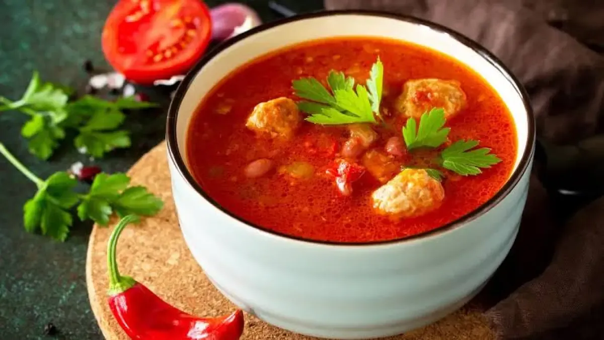 Bakso Kuah Gurih Dua Gaya: Soto Tradisional vs Taichan Pedas