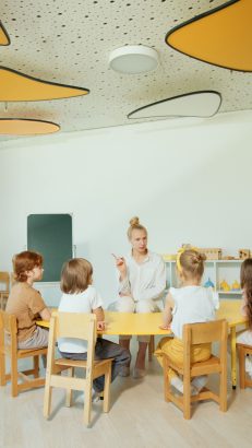 Anak Takut Menjawab di Kelas? Bangun Kepercayaan Diri Tanpa Menambah Tekanan