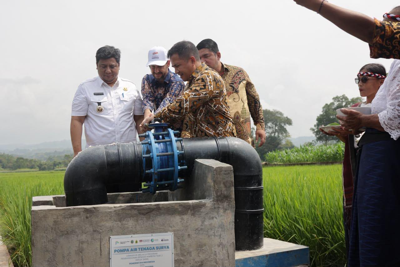 Pompa Air Tenaga Surya Menggandakan Panen dan Mengubah Cara Bertani
