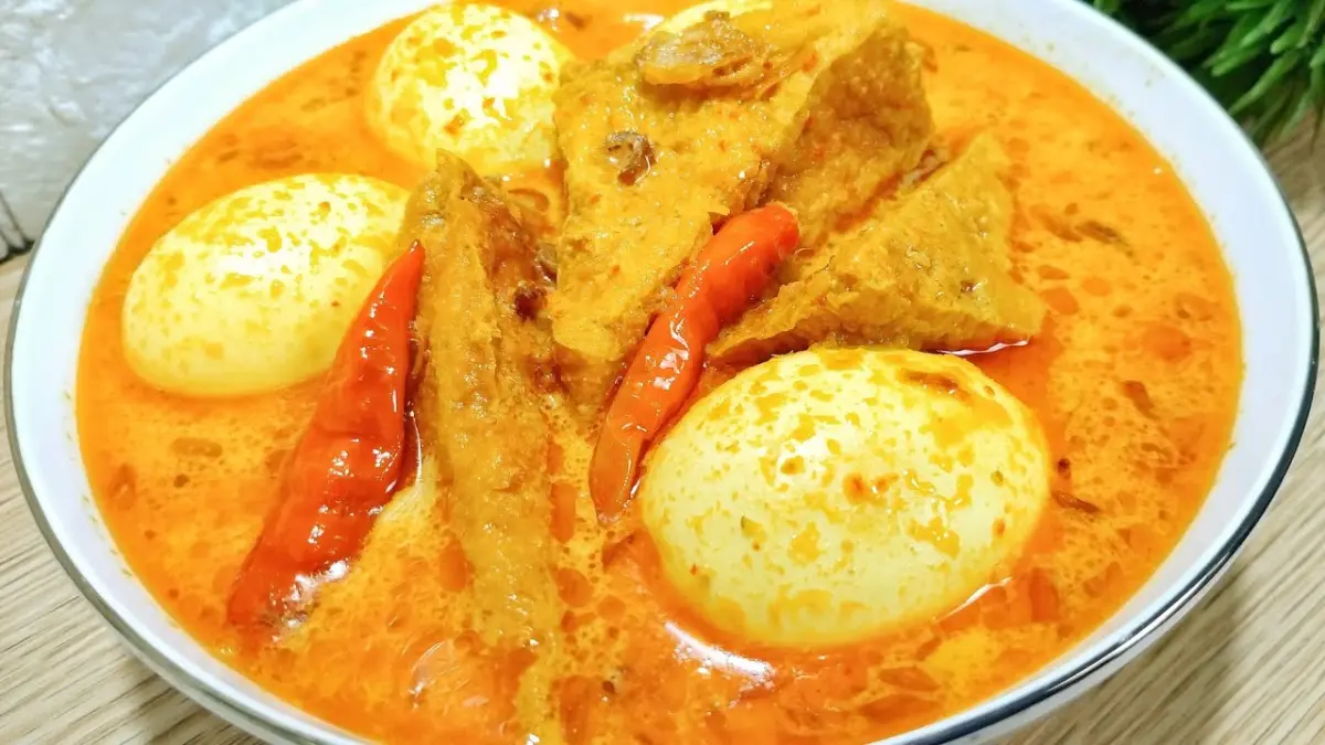 Telur Tahu Santan Pedas: Lauk Kuah Gurih Berempah untuk Keluarga