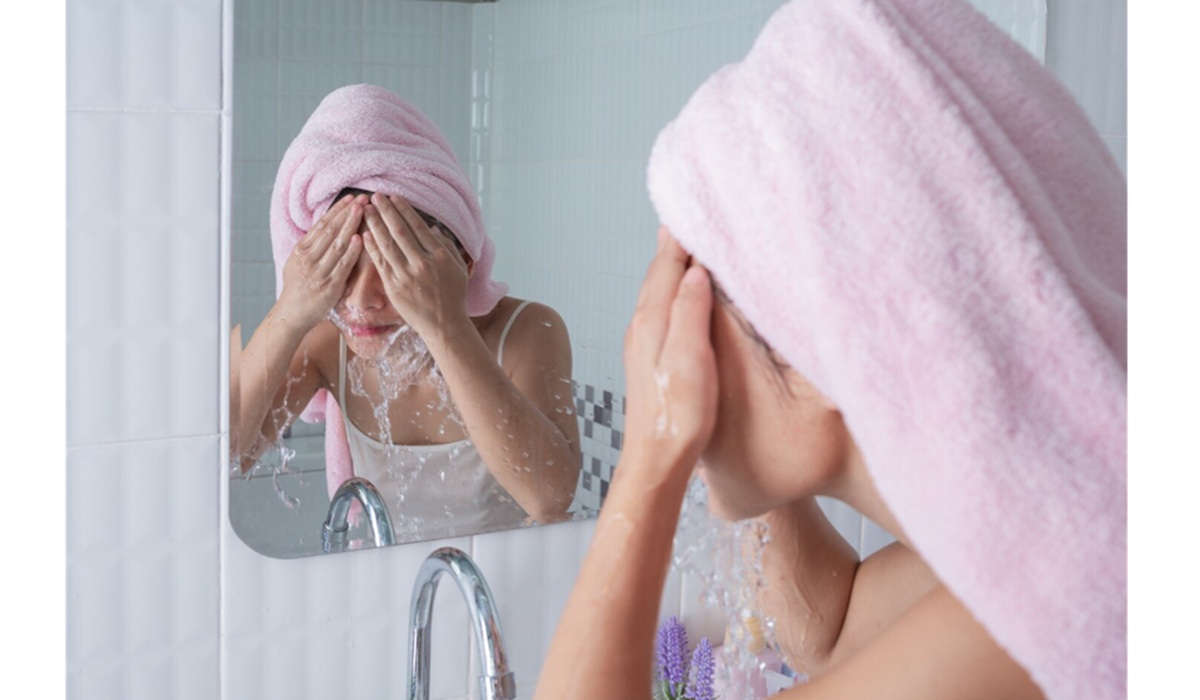 Mengapa Pembersihan Wajah yang Tepat Adalah Fondasi Skincare Minimalis
