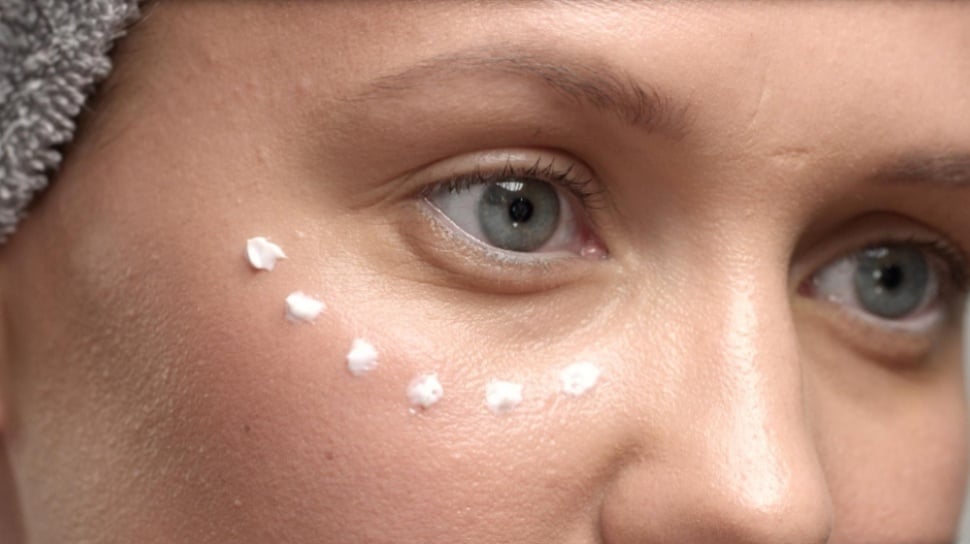 Eye Serum Retinol vs Bakuchiol: Pilihan Tepat untuk Kerutan Bawah Mata