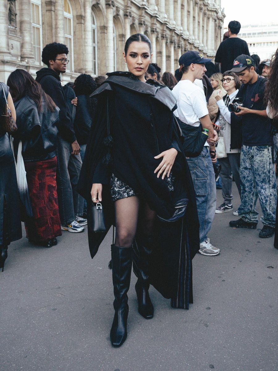 Transformasi Gaya Dramatis Selebriti di Paris Fashion Week