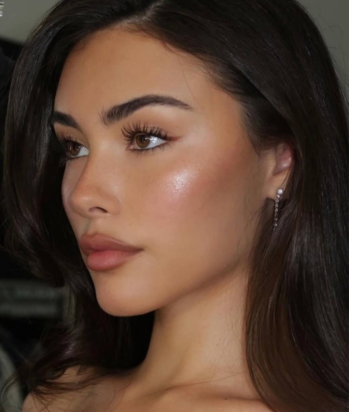 Makeup Tahan Lama di Musim Hujan dan Panas