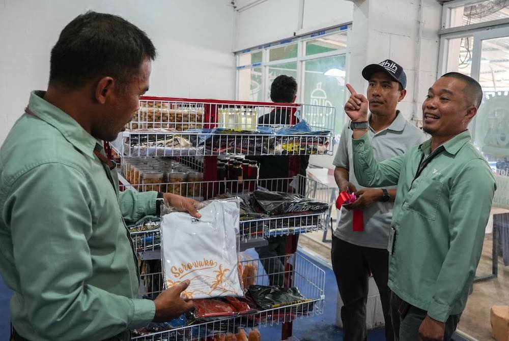Dari Tambang ke Pasar: UMKM Lokal Berkembang Lewat Rumah Oleh-Oleh Telaloa