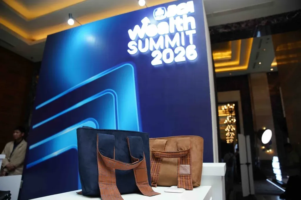 Bagaimana Kolaborasi Korporat Mengangkat Kain Tenun Baduy ke Pasar Premium