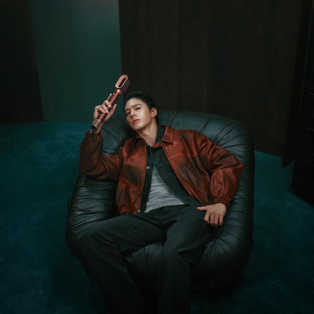 Gaya Rambut Musim Perayaan Jang Won Young & Park Bo Gum dengan Dyson Beauty