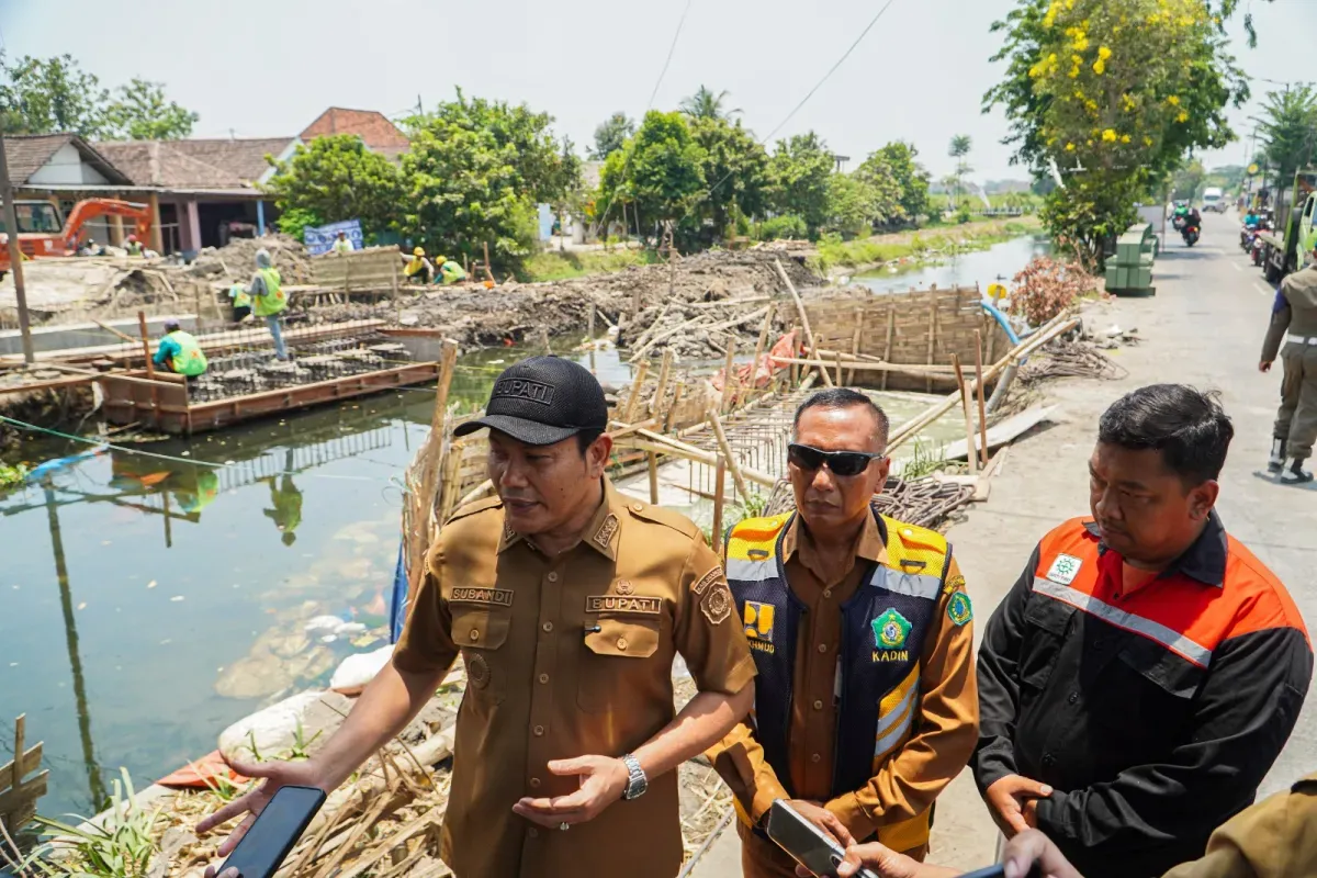 Proyek Jalan dan Jembatan di Jawa Timur Terhambat