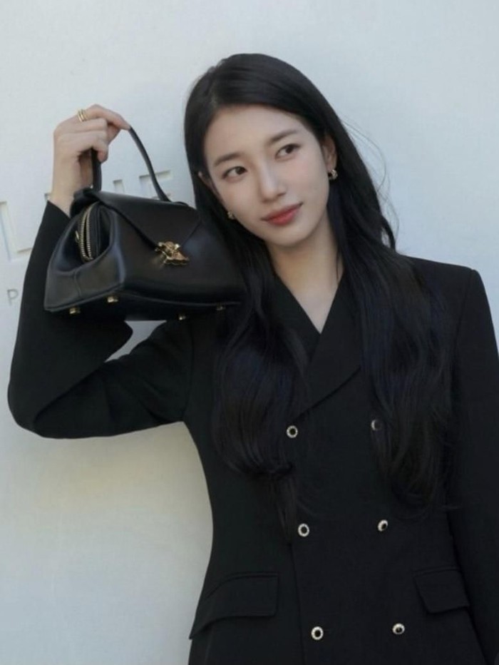 Pesona Selebriti Korea di Paris Fashion Week