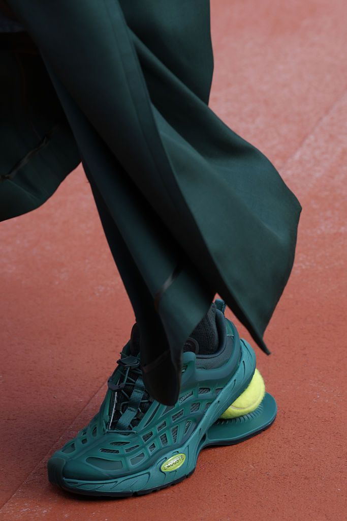 Sneaker Bertumit Bola Tenis: Lacoste ACE-T1 dan Era Sport-Inspired Fashion