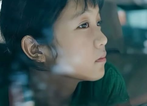 Desember Jani: Saat Keluarga Mengantar Film ke Panggung Dunia