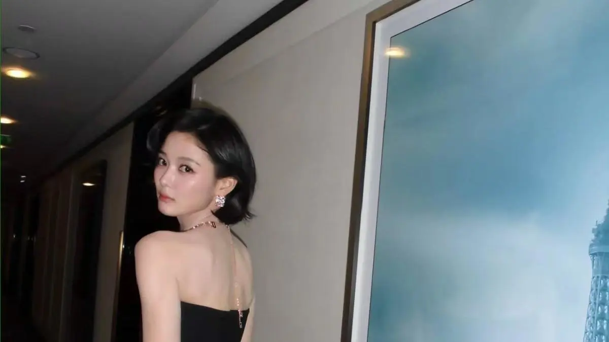 Suzy dan Kim Yoo Jung Memukau di Paris Fashion Week