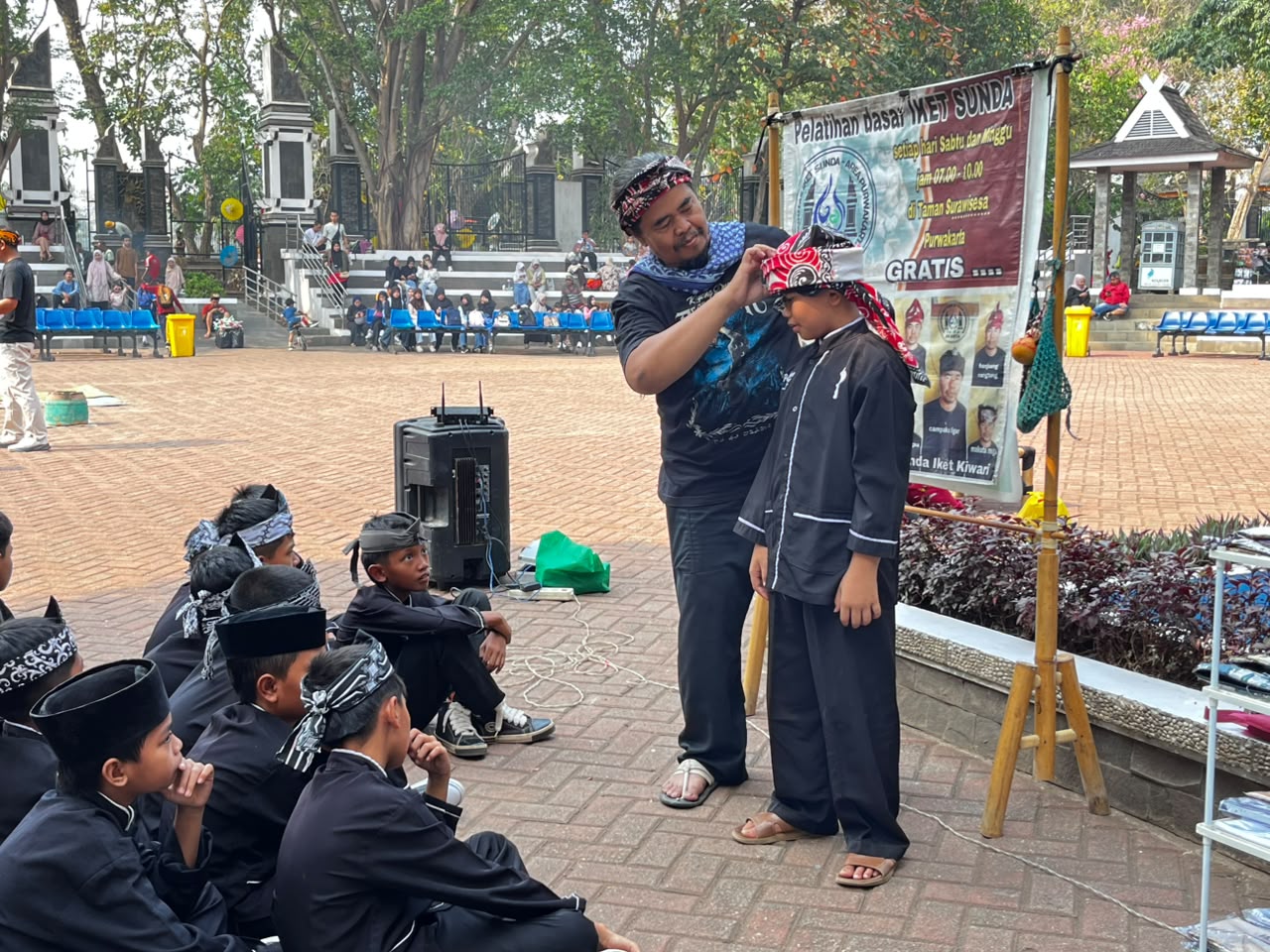 Komunitas Lokal Bawa Warisan Kerajinan ke Anak-Anak