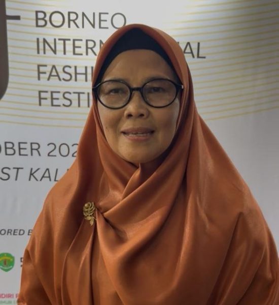 Batik Wakaroros Kutim Curi Perhatian di Panggung BIFF