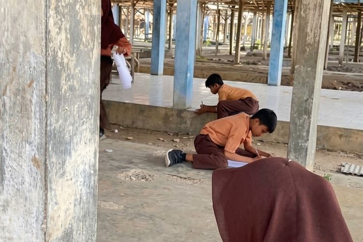Guru Mengubah Pasar dan Musala Jadi Ruang Belajar Kreatif