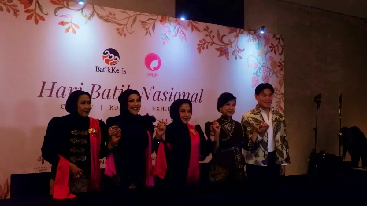 Enam Desainer Top Mengangkat Batik ke Panggung High Fashion