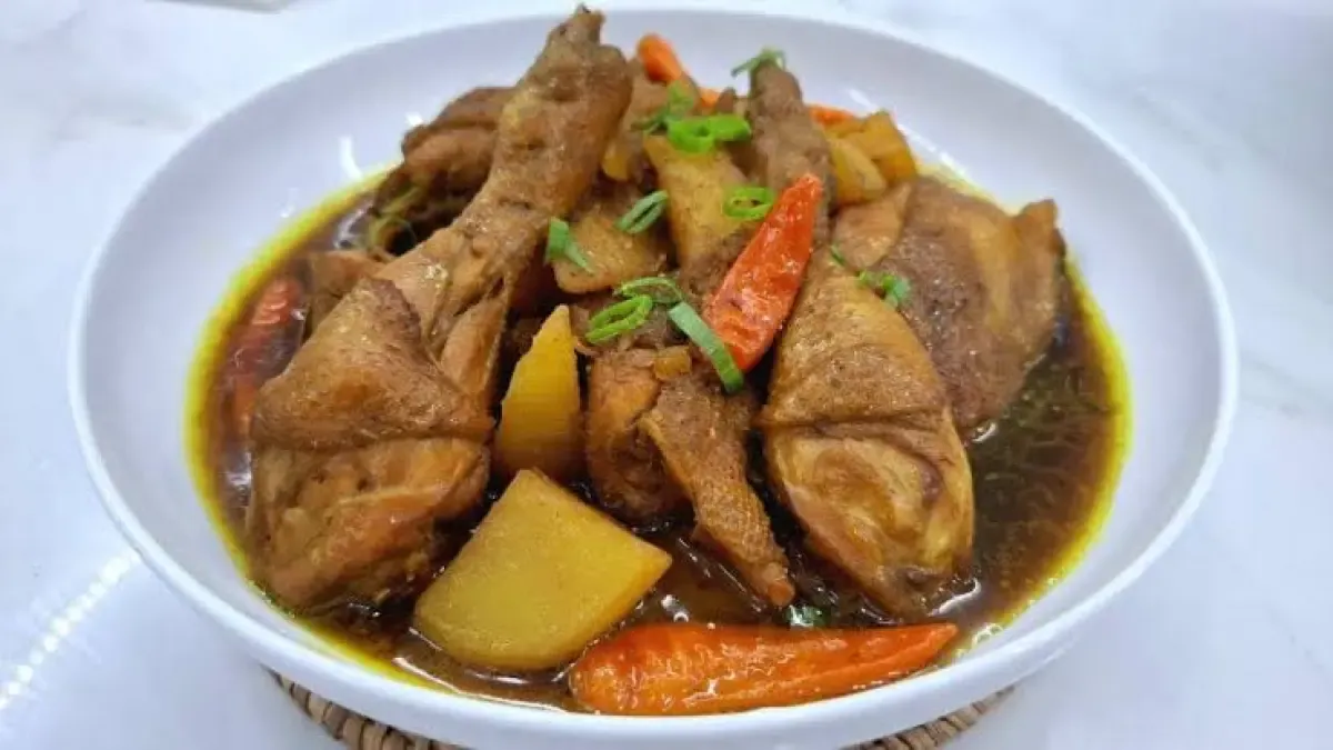 Semur Ayam vs Sup Krim Ayam: Mana yang Tepat untuk Menu Rumahan?