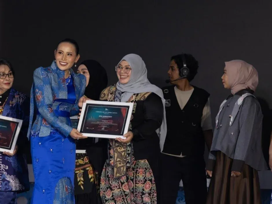 Borneo International Fashion Festival Mengangkat Wastra ke Panggung Global
