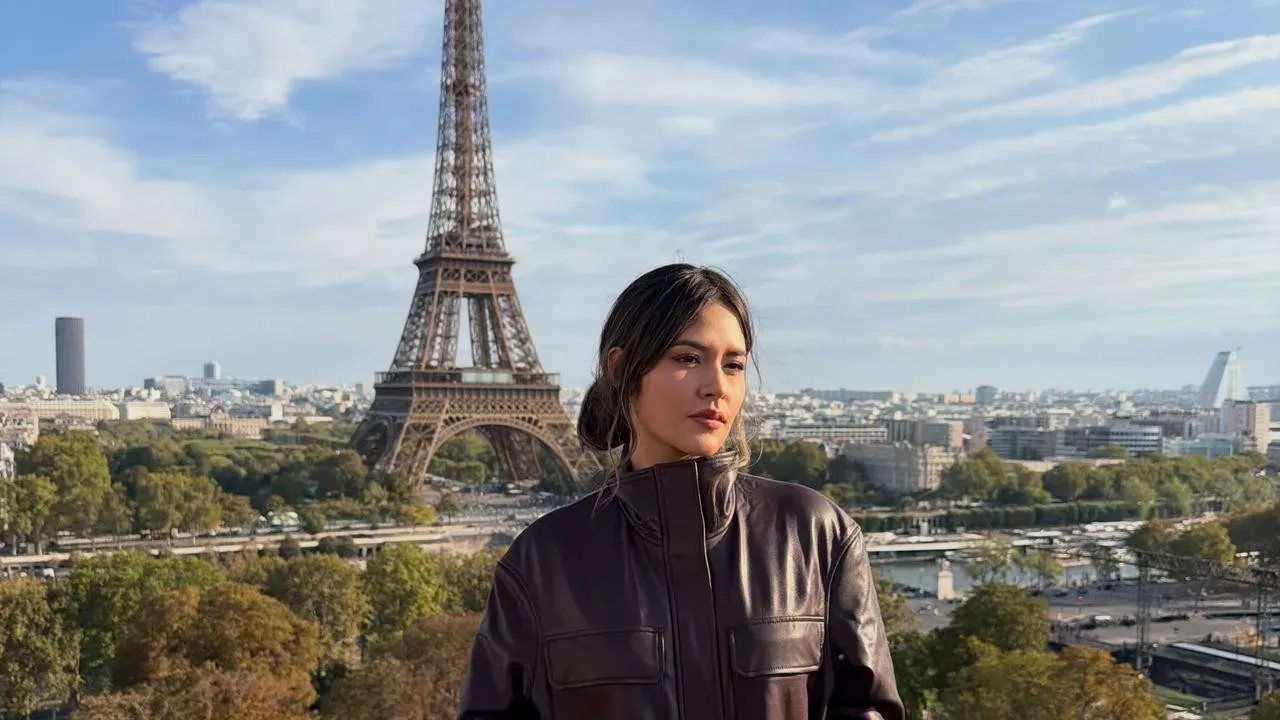 Raisa Memukau di Front Row Paris Fashion Week