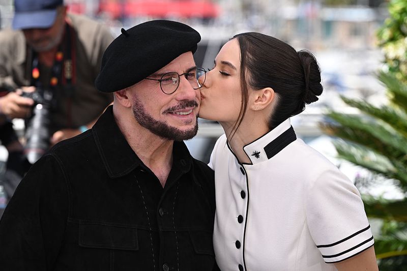 Putri Selebriti Menegaskan Identitas di Runway Paris Fashion Week