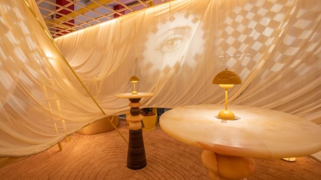 Warna Sebagai Pengalaman Ruang di CHROMA The Lounge