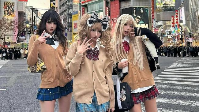 Menguasai Teknik Makeup Terkini: Baking, Gyaru, dan Bedazzling