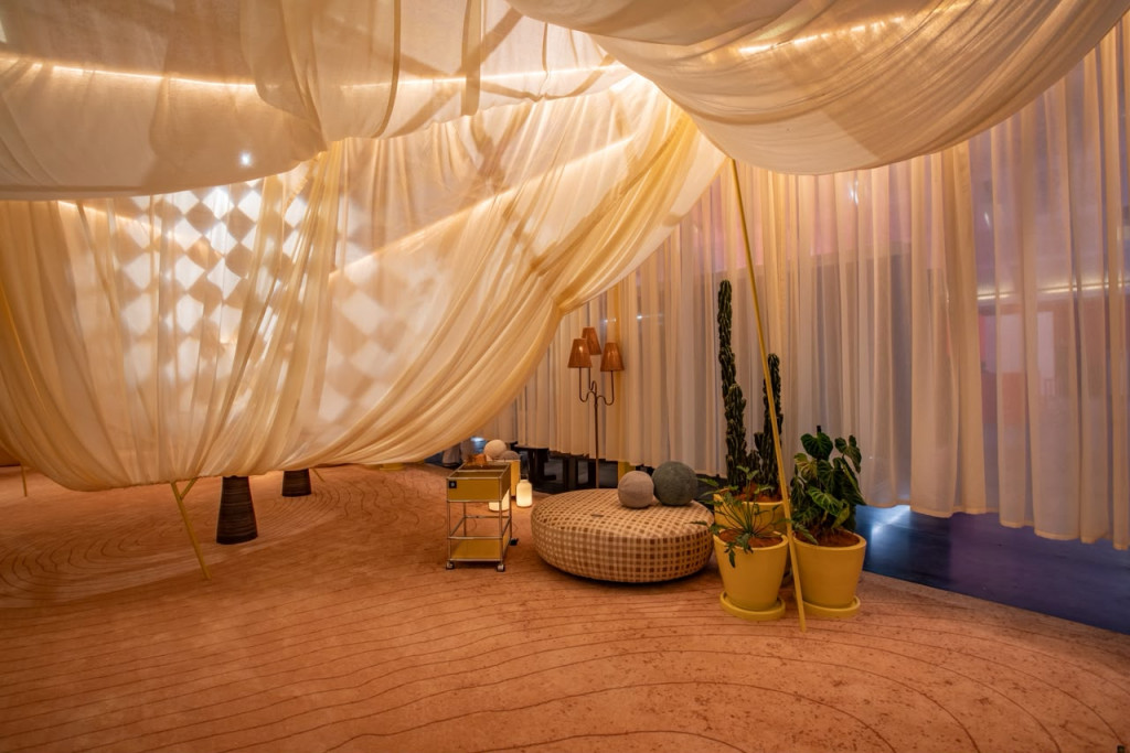 Warna Sebagai Pengalaman Ruang di CHROMA The Lounge