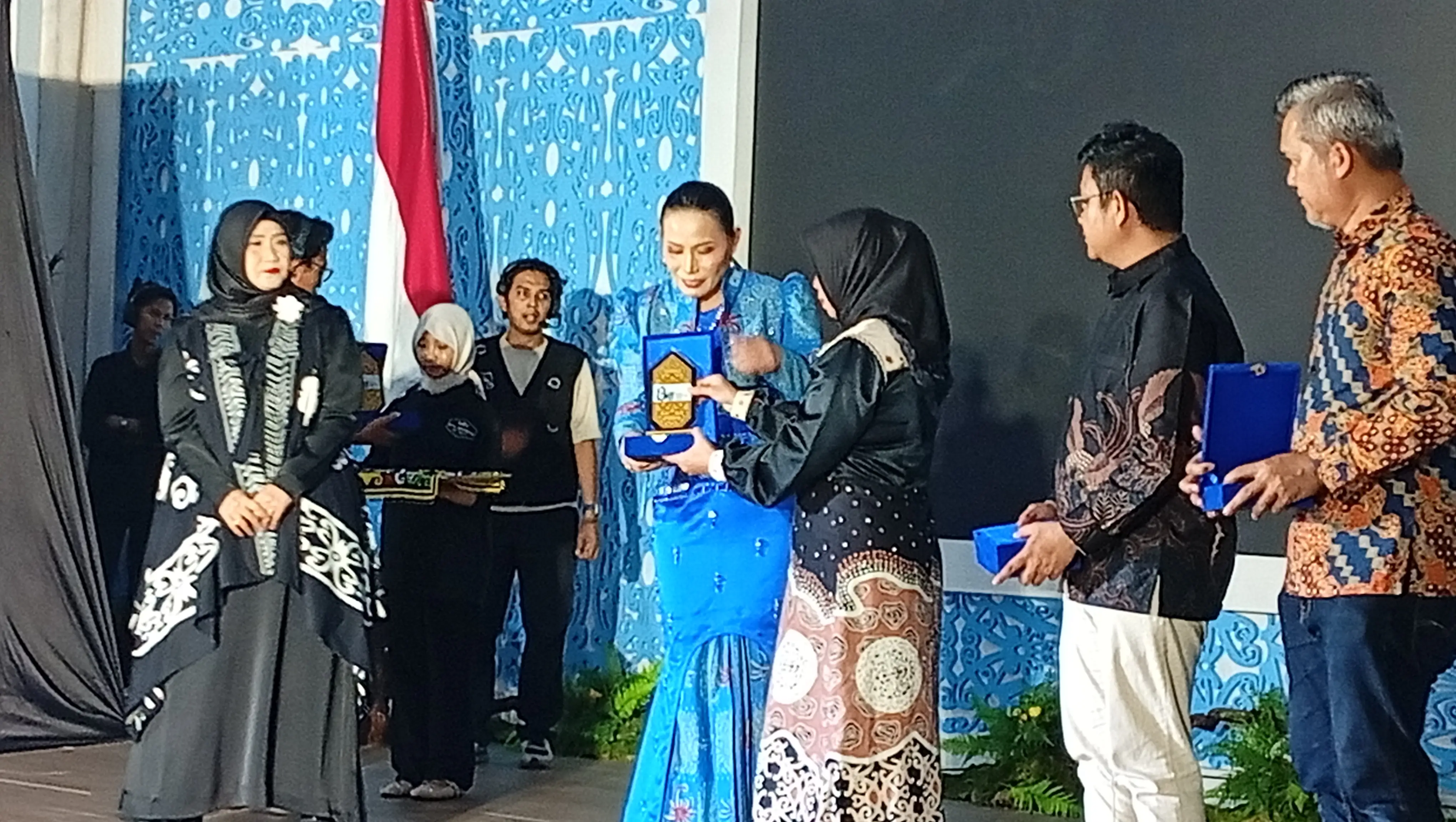 Borneo International Fashion Festival Angkat 224 Koleksi Wastra Lokal ke Panggung Global