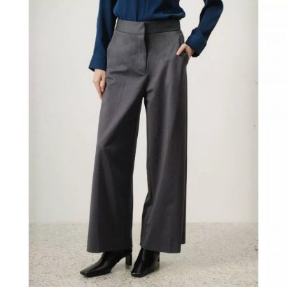 8 Item Fashion Wajib untuk Gaya Elegan Profesional di Usia 40+