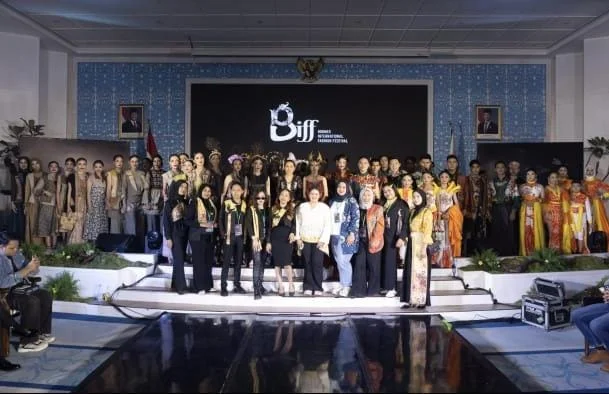 Borneo International Fashion Festival Mengangkat Wastra ke Panggung Global