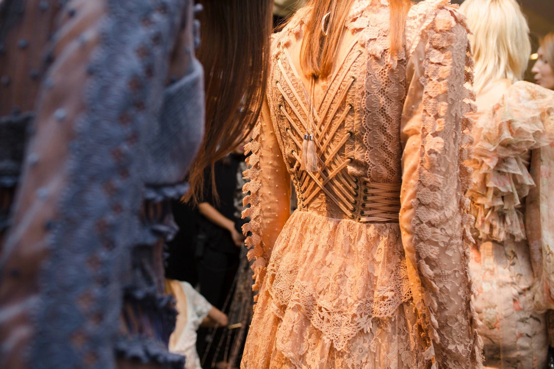 Sacai vs Zimmermann: Dua Wajah Musim Semi–Musim Panas di Paris