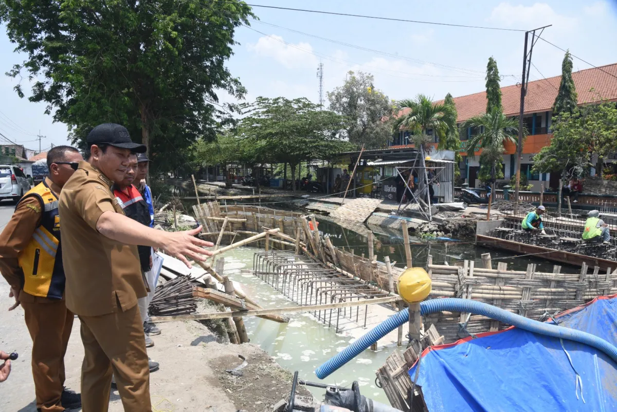Proyek Jalan dan Jembatan di Jawa Timur Terhambat