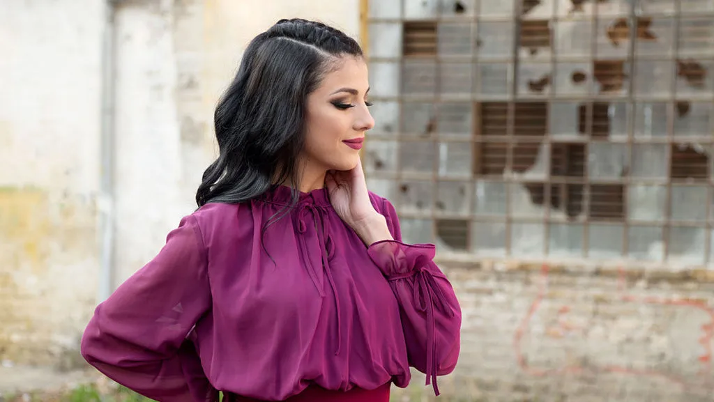 Panduan Lengkap Memadukan Warna Burgundy: 15 Kombinasi Outfit yang Elegan dan Timeless