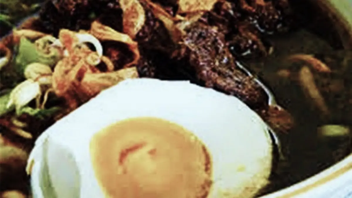 Rawon Setan Surabaya: Daging Besar Tengah Malam yang Jadi Legenda