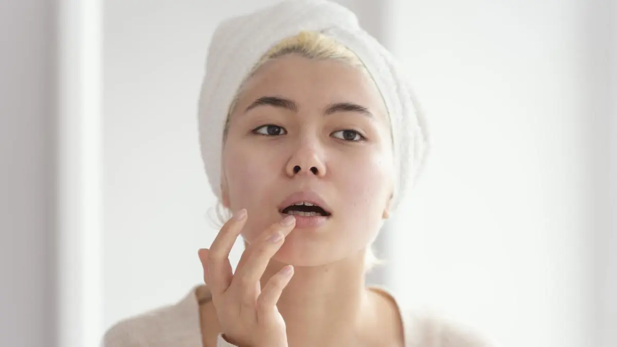 Lipstik dengan SPF Tidak Cukup Lindungi Bibir?