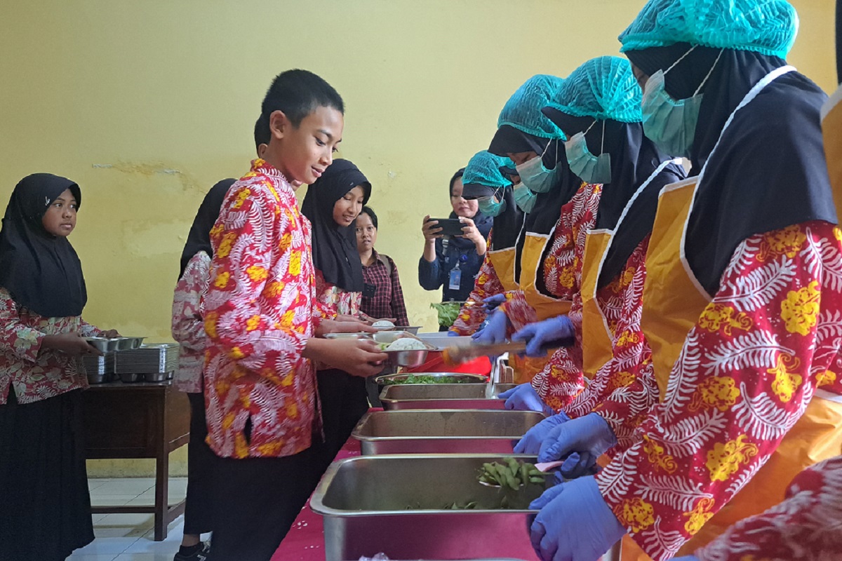 Sistem Prasmanan MBG di Sekolah: Hemat Food Waste, Boros Waktu?