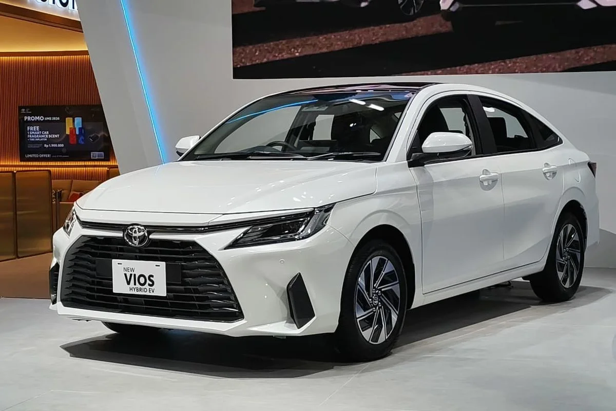 Toyota Vios Hybrid vs Toyota Rush: Pilih Mana untuk Hemat BBM?