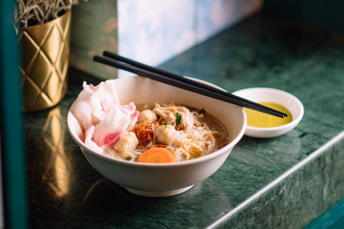 Kepala Kakap Gulai dan Mie Pangsit: Wajah Autentik Kuliner Medan