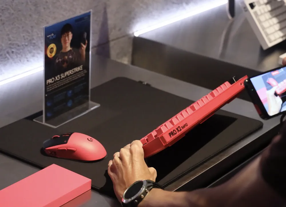 Mouse Gaming Sensor Premium untuk Esports Kompetitif