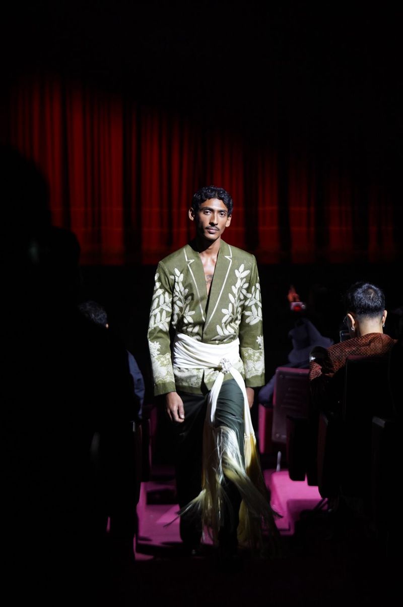 SMERTI Iwan Tirta: Batik Tradisional Naik Kelas Jadi Haute Couture Kontemporer
