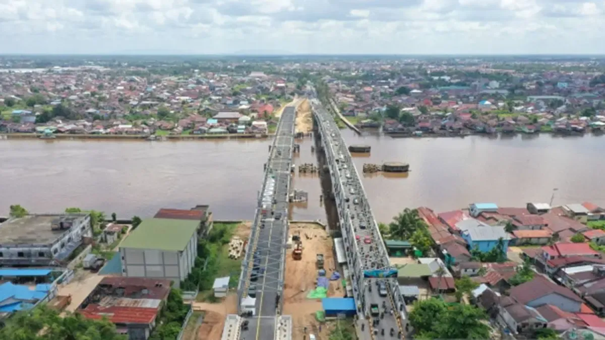 Jembatan Kapuas dan Simpang JSSB: Mengurai Macet Koridor Logistik