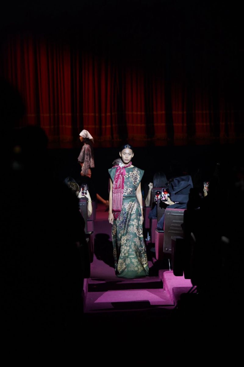 SMERTI Iwan Tirta: Batik Tradisional Naik Kelas Jadi Haute Couture Kontemporer