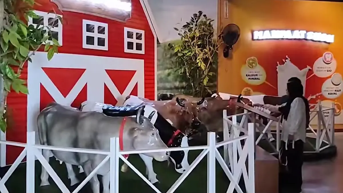 Petualangan Keluarga Bertemu Hewan: Faunaland vs Chimory Dairy Land